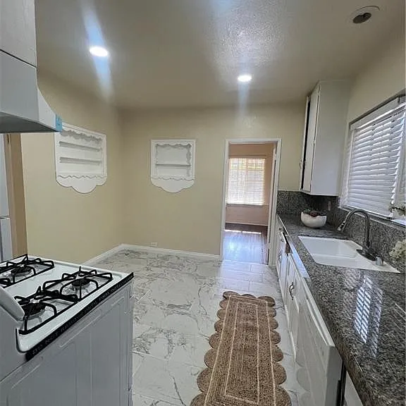 1933 S Corning St — Photo 11