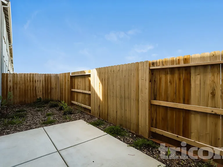 1238 Victorian St — Photo 15