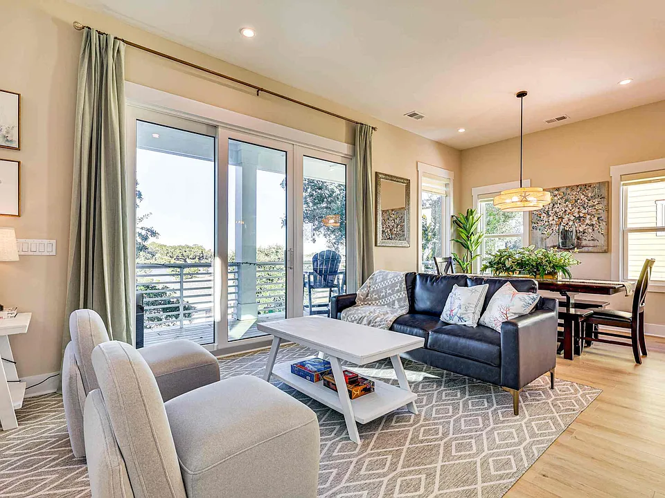 211 Annie Dr