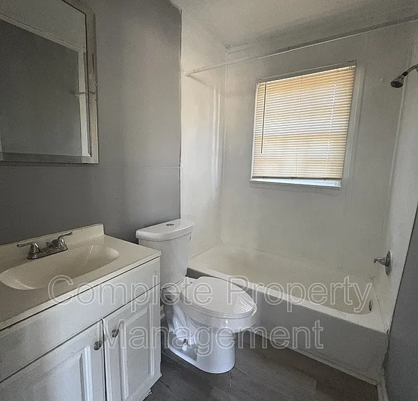 604 Lexington St — Photo 8