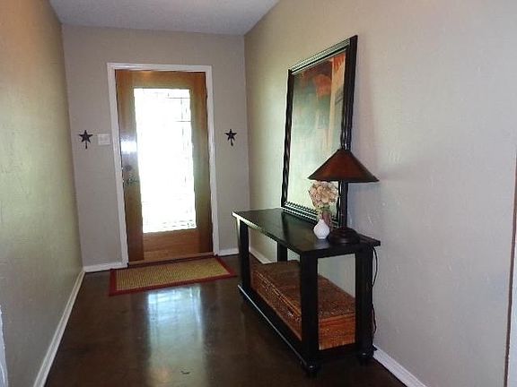 2nd image of 820 Twin Oaks Dr