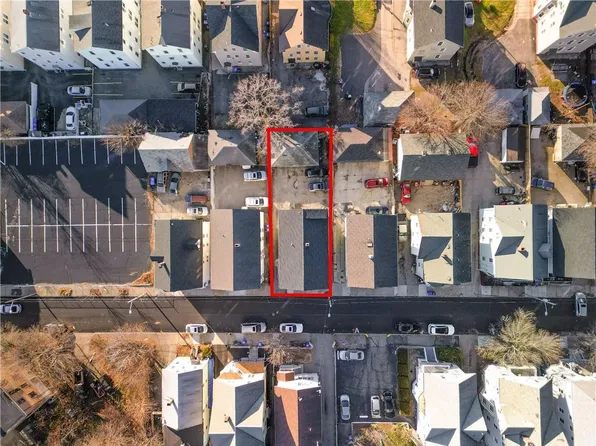 28 Felix St, Providence, RI 02908