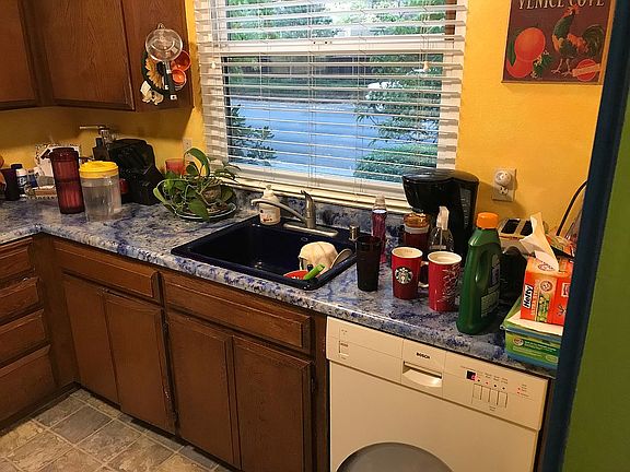 5th image of 853 W 2nd St
