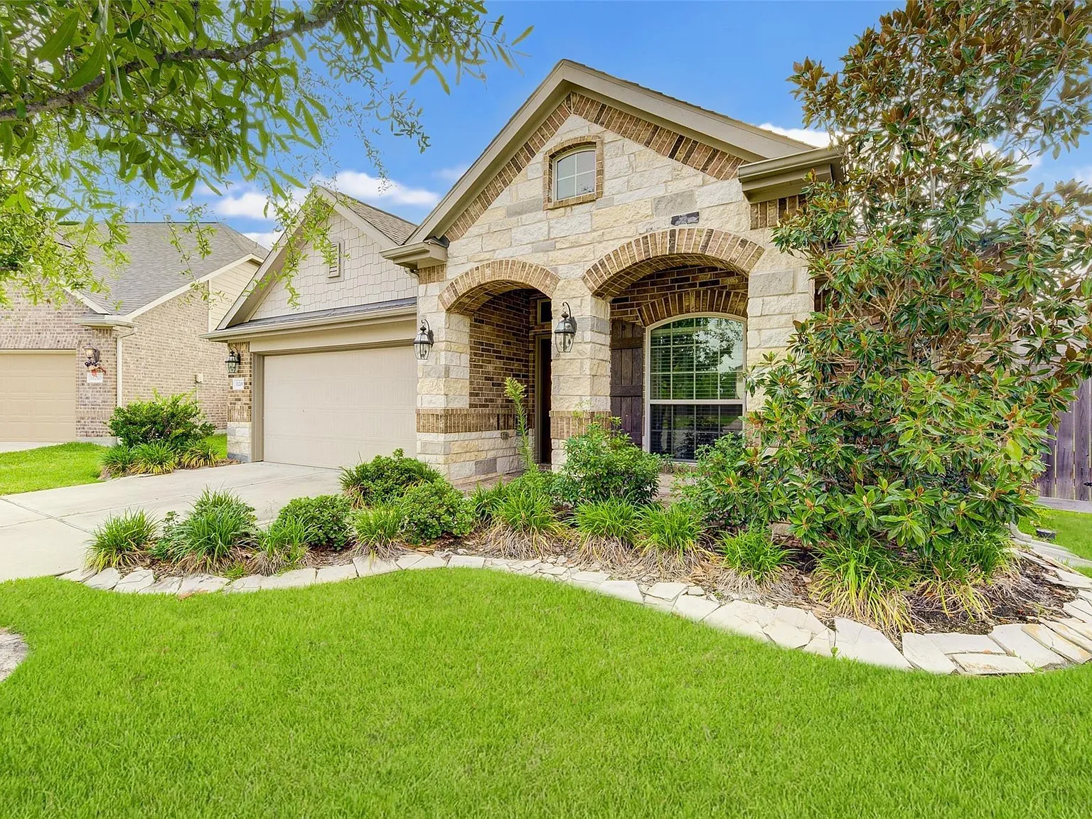 4 bed, 2.0 bath, 2094 sqft, $2,750 — Photo 2