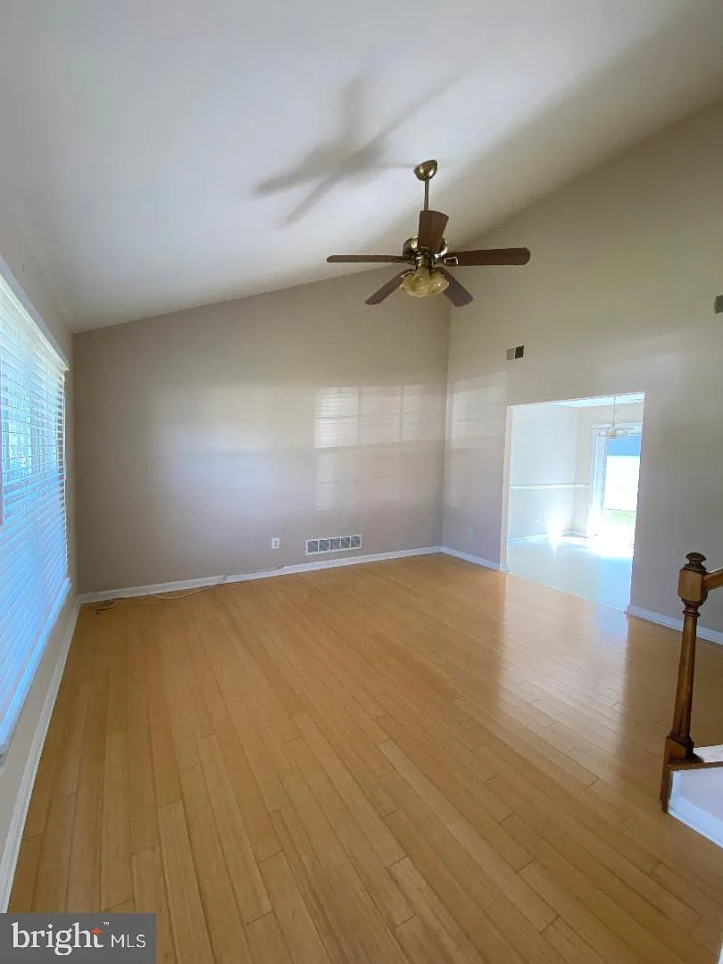 4 bed, 2.5 bath, 1600 sqft, $2,800 — Photo 2