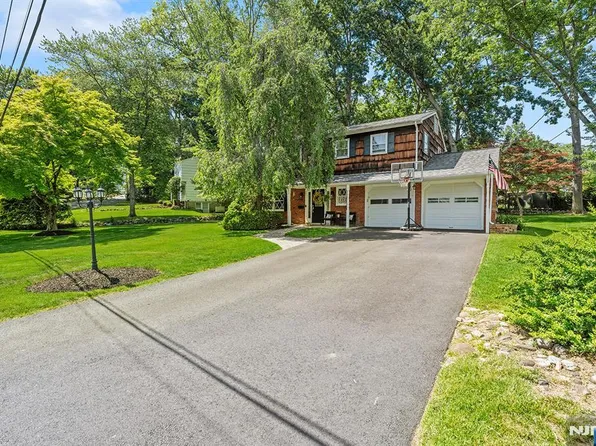 241 Ellin Dr, Park Ridge, NJ 07656