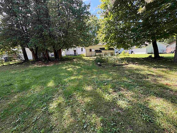 3rd image of 38 18th St