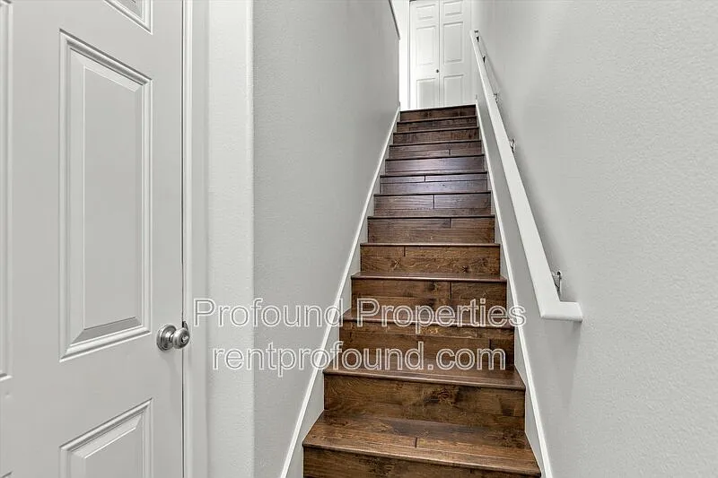 2 bed, 1.0 bath, 1058 sqft, $2,095 — Photo 2