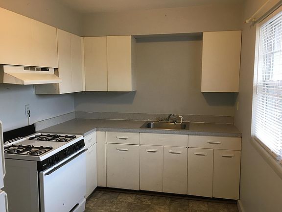 5th image of 3520 Brockton Ln APT 3