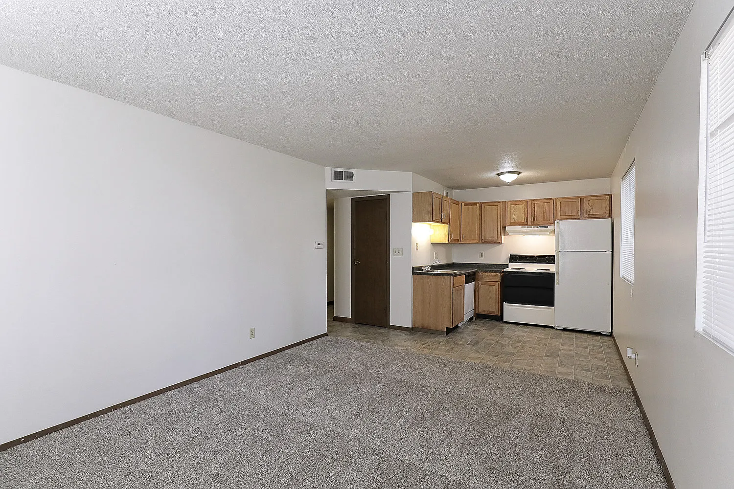 2 bed, 788 sqft, $699 — Photo 2