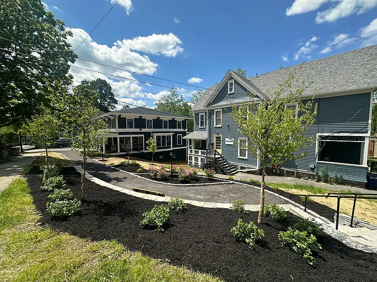 601 E State St — Photo 22