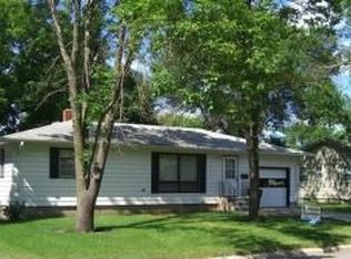 7 N Court St, Morris, MN 56267