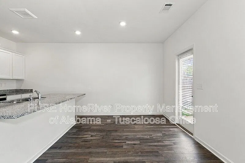 3 bed, 2.0 bath, 1287 sqft, $1,700 — Photo 4