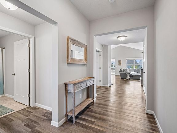 3rd image of 6186 Quenroe Ave NE