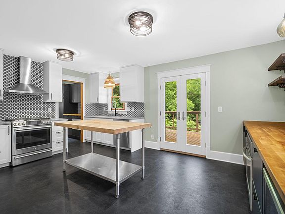 4th image of 1040 Summer STREET