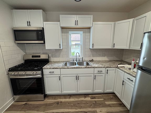 4th image of 2629 S Superior St