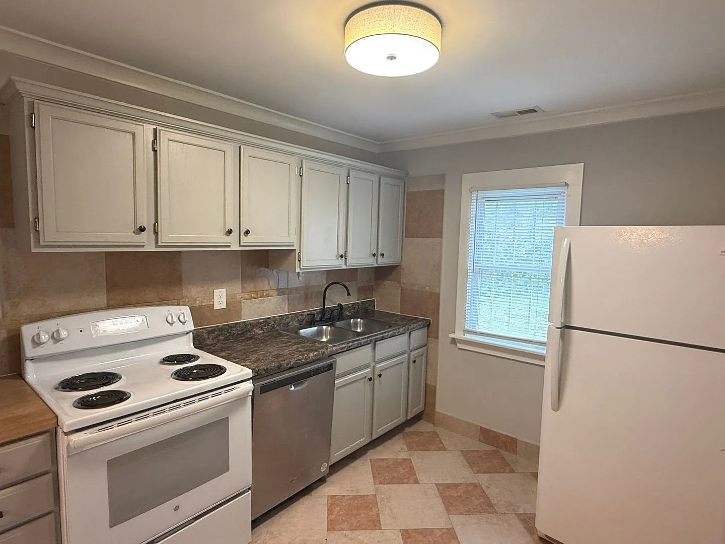 2623 Greenland Avenue — Photo 4