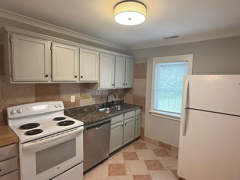 2623 Greenland Ave — Photo 4