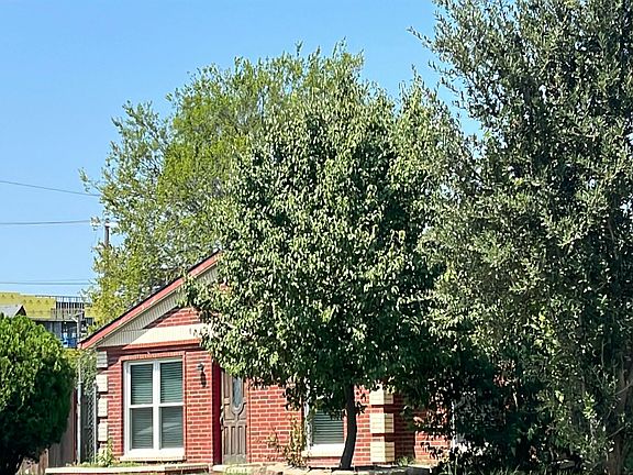 2nd image of 1921 Danbury Dr