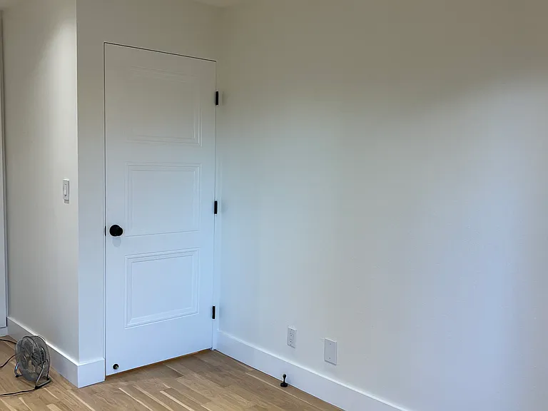 Large bedroom #2 (opposite end of hallway from primary)