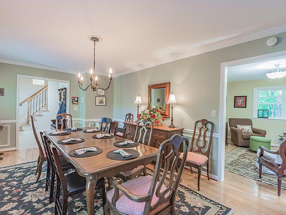 5th image of 816 Fox Chase Ln