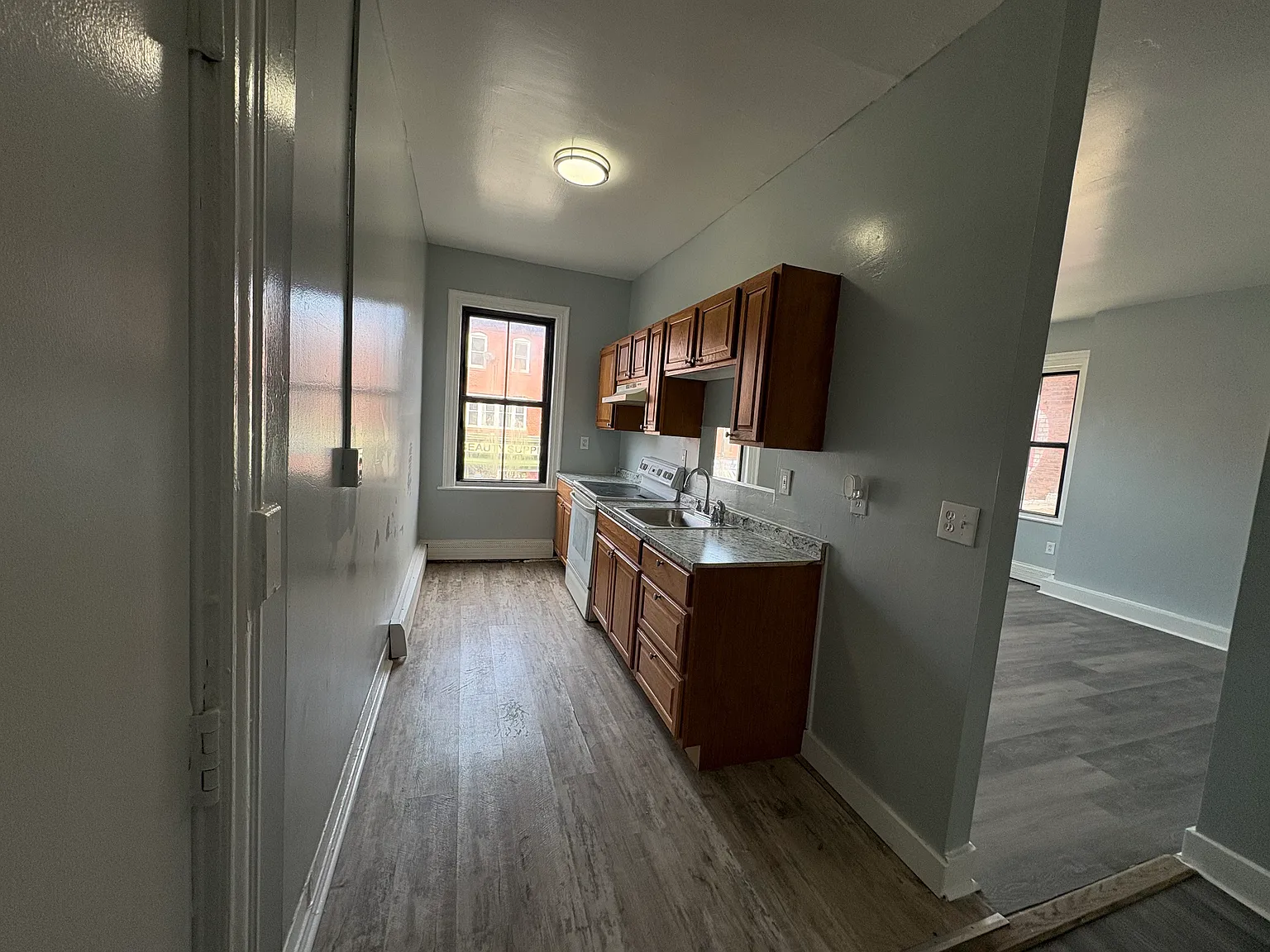 2 bed, 1000 sqft, $1,350 — Photo 3