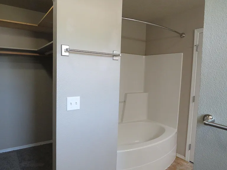 Master Bath tub