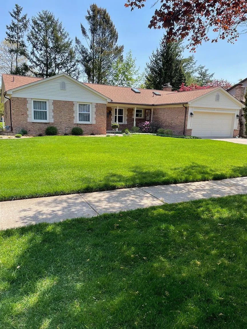 18820 Canterbury Dr E photo 1