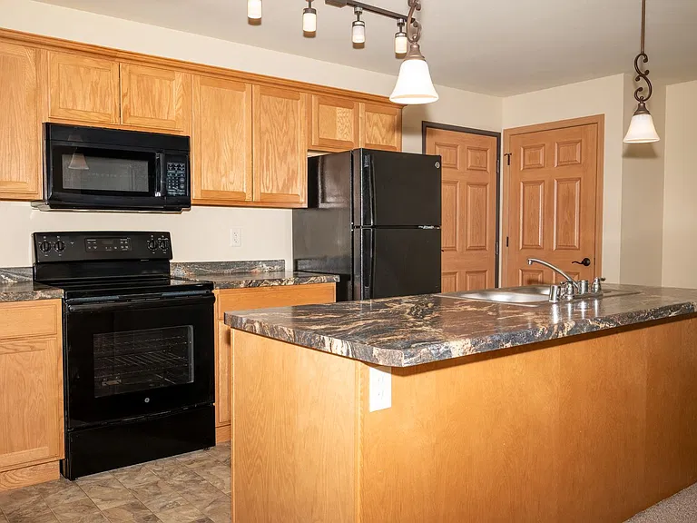 Berry Pointe Luxury Apartments — Photo 12