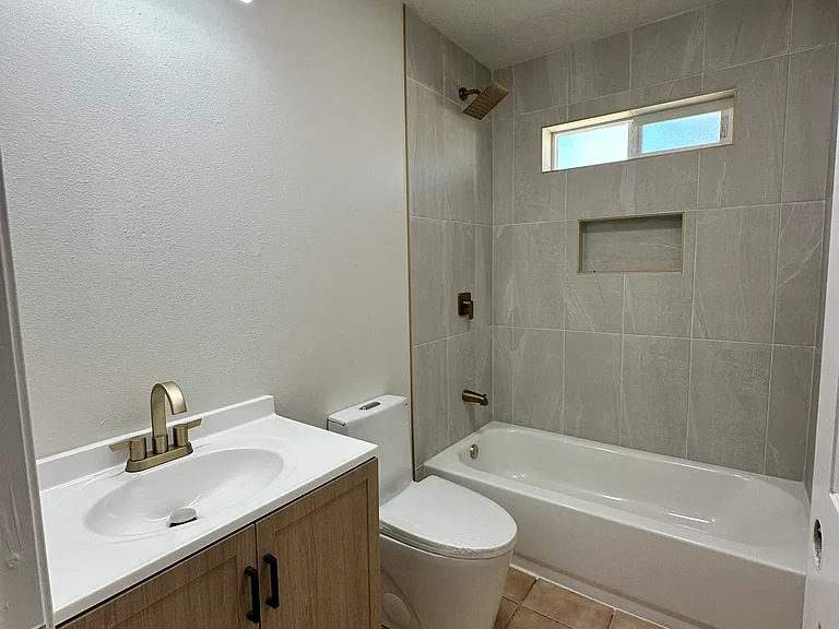 617 Madison St NE #A — Photo 1