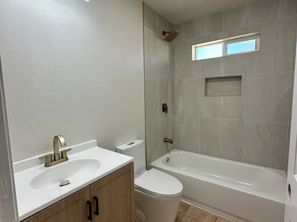 617 Madison St NE APT A, Albuquerque, NM 87110