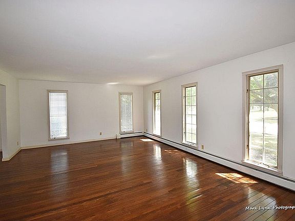5th image of 2437 Cambridge Dr