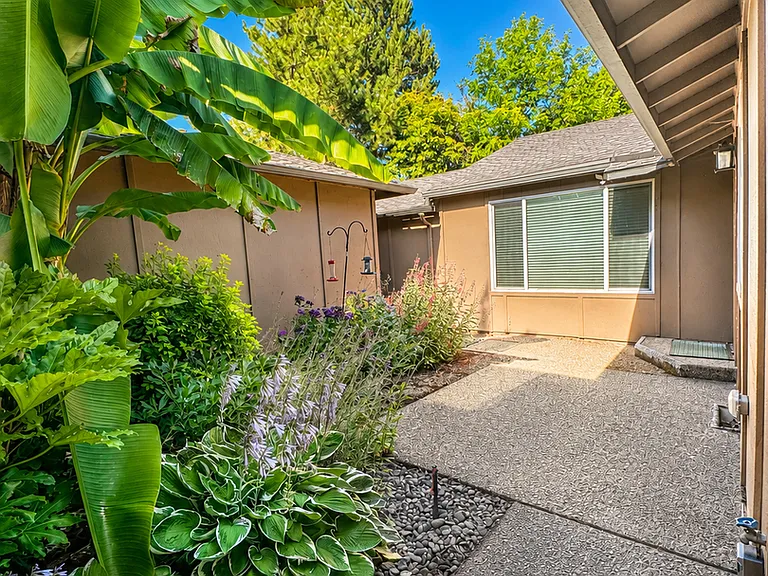 32 Condolea Dr — Photo 19