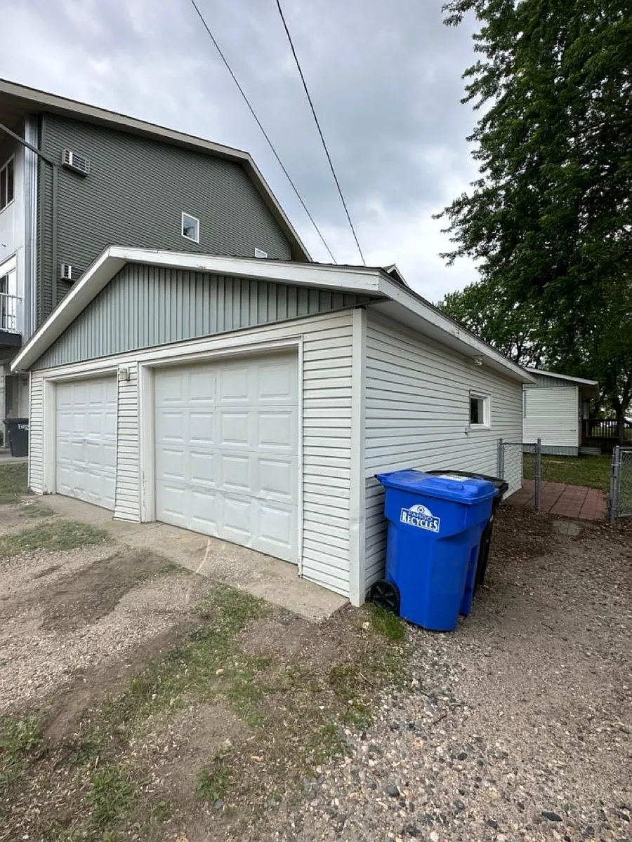 Building Photo - 1514 10th Ave N