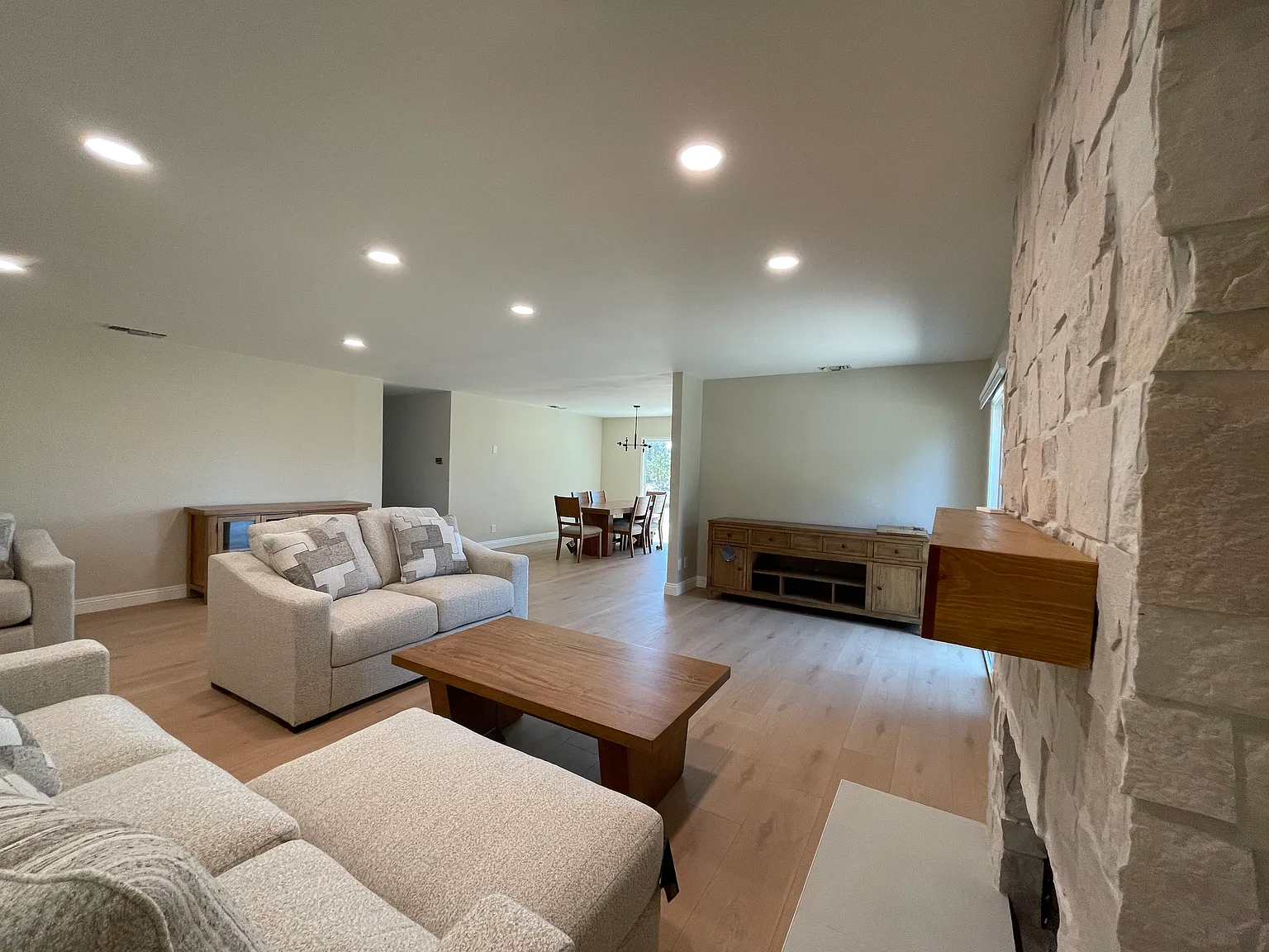 4 bed, 1904 sqft, $4,000 — Photo 3
