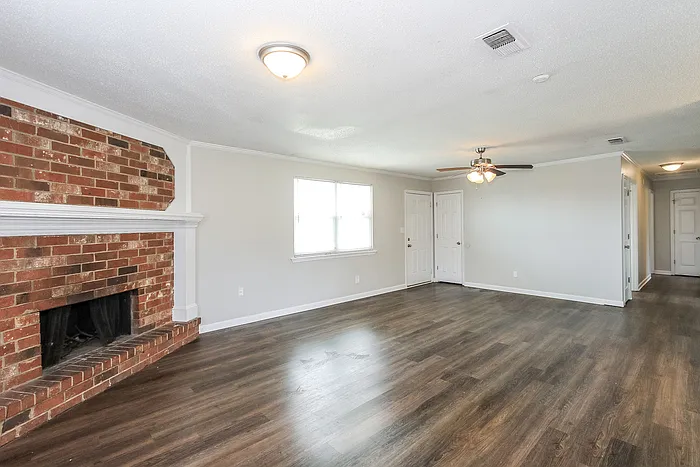 2391 Richwood Dr — Photo 3