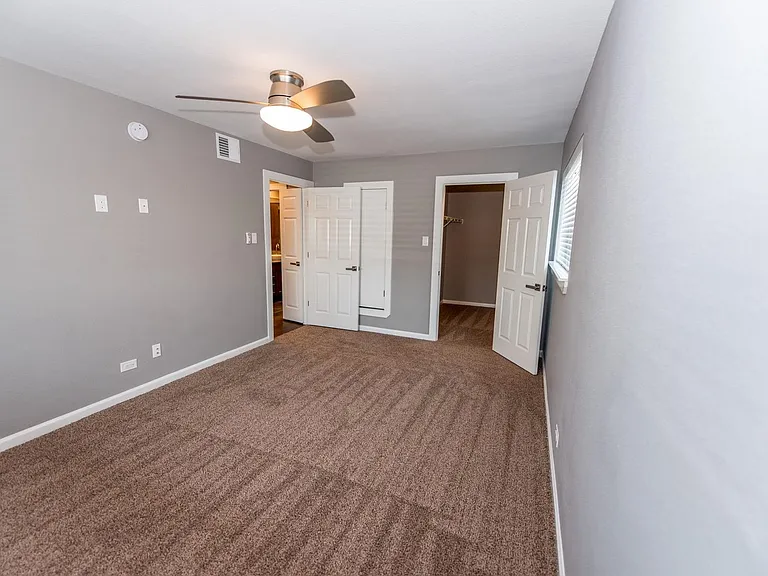 Axiom Apartments — Photo 39