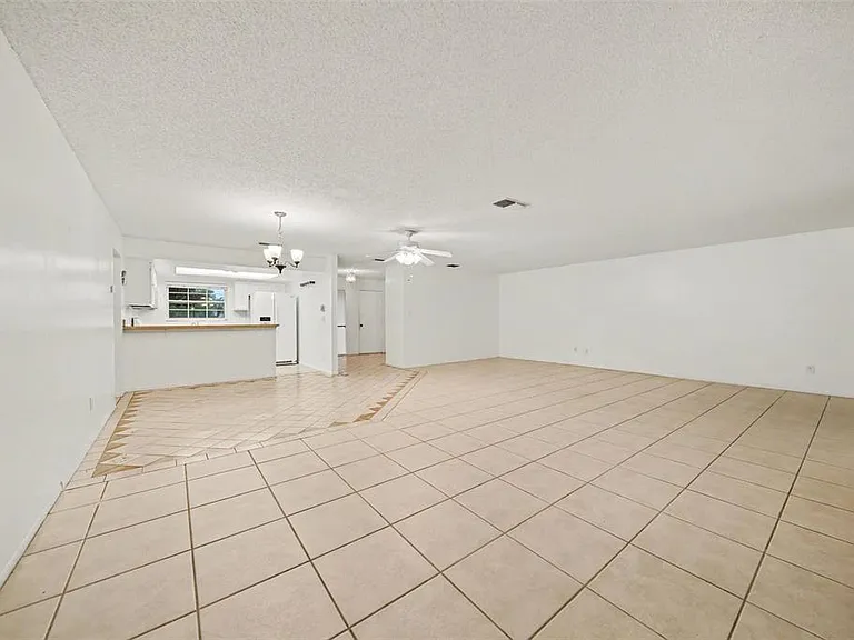 5033 Loyola Ln — Photo 7