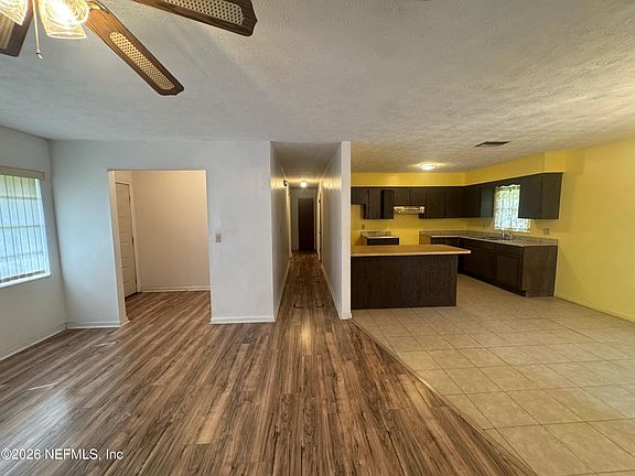 5th image of 16165 NE 27TH Place