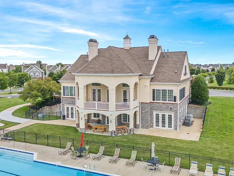 113 Tuscany Dr — Photo 33