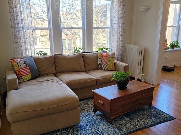3rd image of 613 W Arlington Pl APT 3N