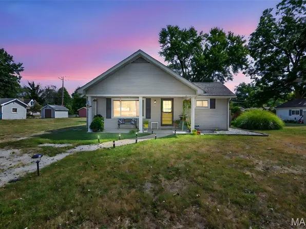 214 N Smith St, Smithton, IL 62285