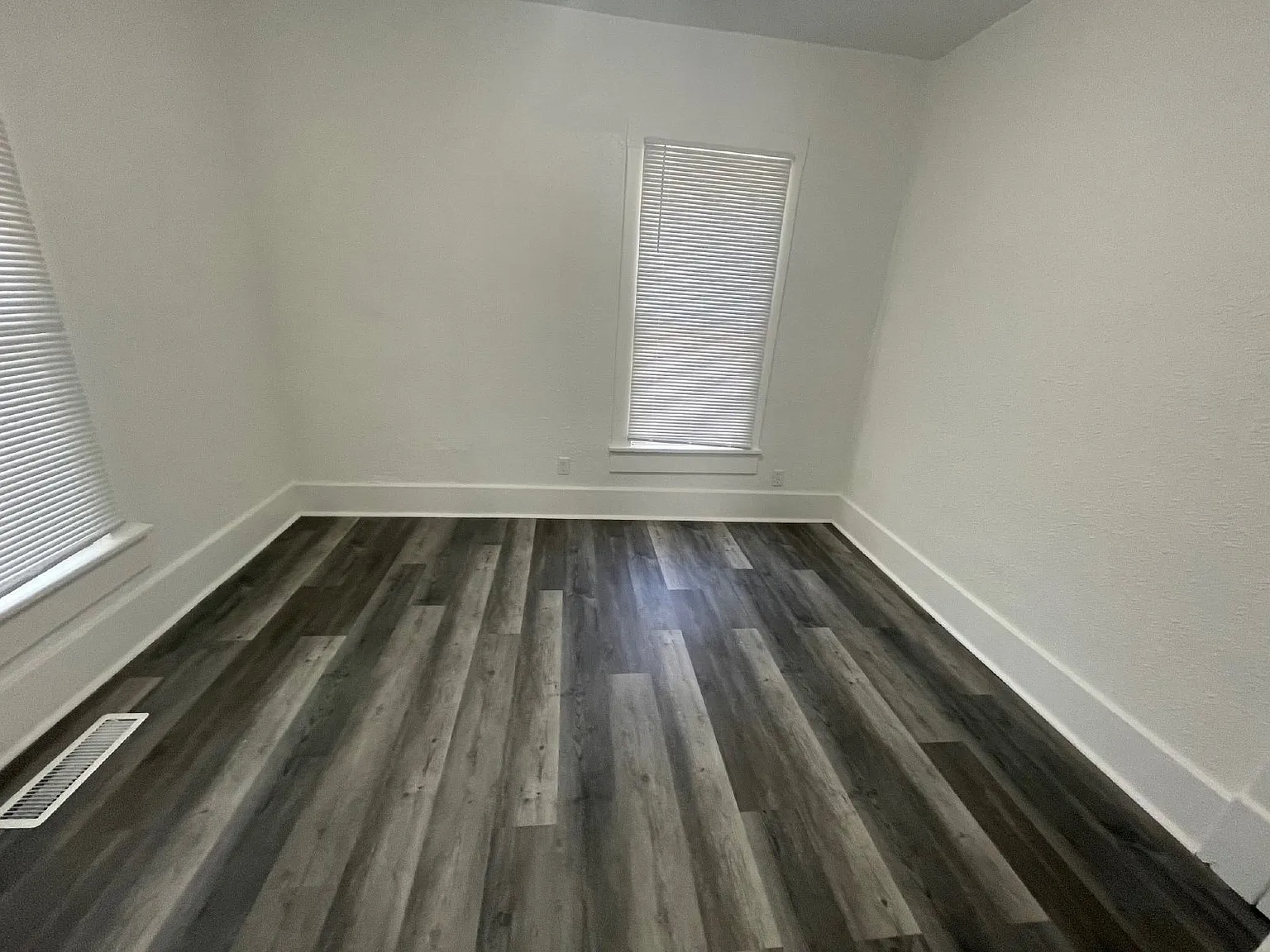 3 bed, 1.5 bath, 1232 sqft, $1,100 — Photo 4