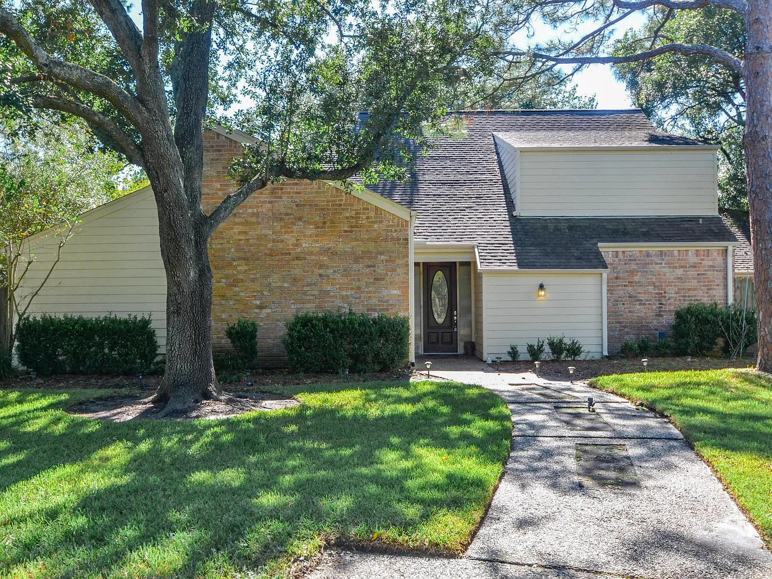 4 bed, 3.0 bath, 2957 sqft, $2,495 — Photo 1