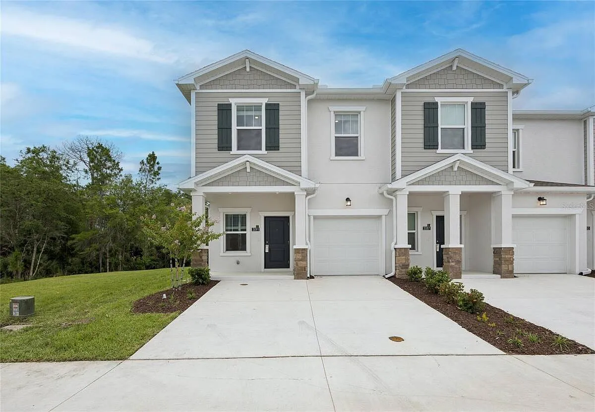 3 bed, 2.5 bath, 1873 sqft, $2,000 — Photo 1