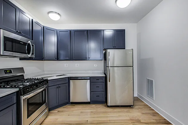 815 S Carpenter St #3R — Photo 4
