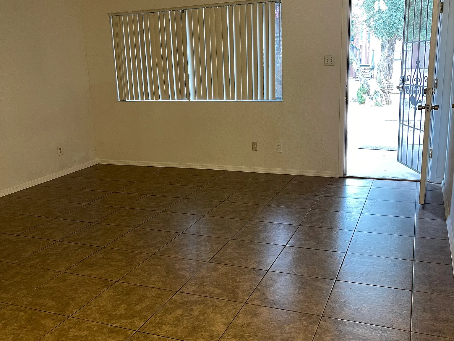 1 bedroom 1 bath unit. Laundry room with washer and dryer included — Photo 4