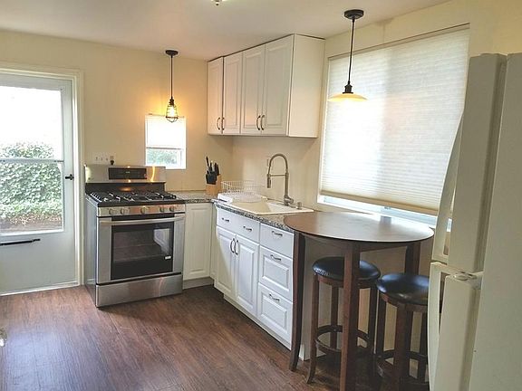 4th image of 272 Norwood Ave