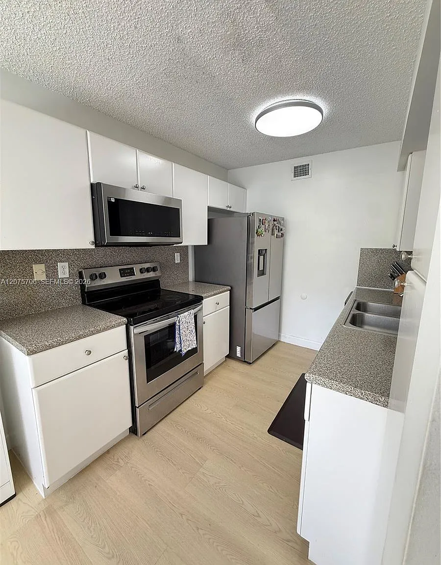 The Greens At Doral Condo — Photo 3