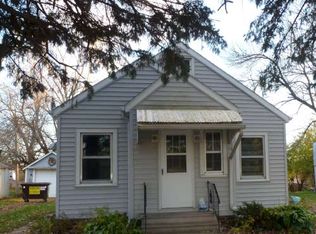 107 6th St, Windom, MN 56101